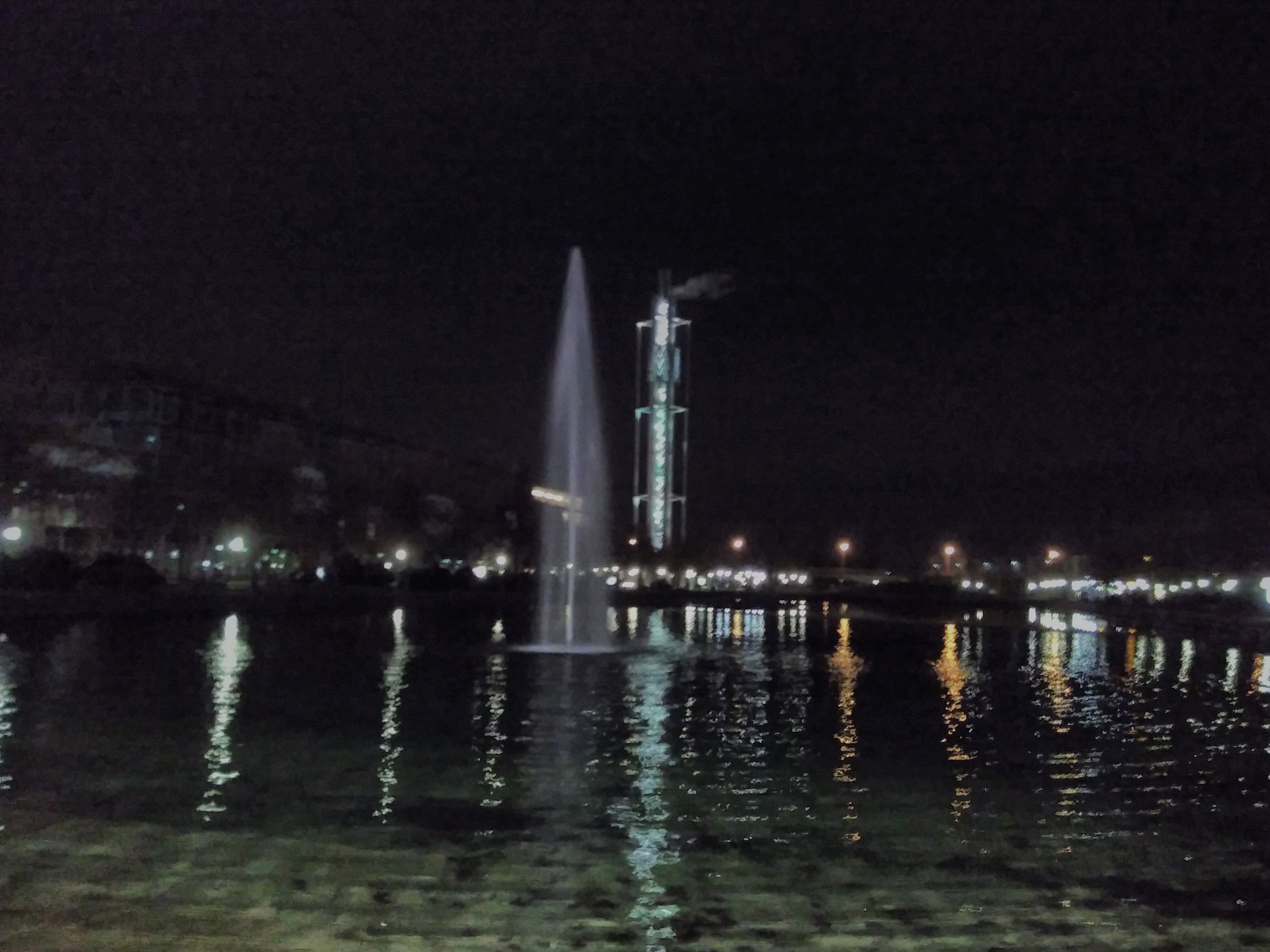 der Messesee bei Nacht